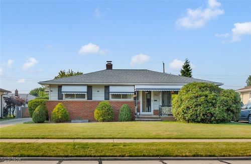 651 E Meadowlawn Blvd, Seven Hills, OH, 44131-2713 | Card Image