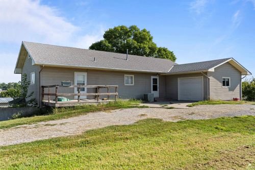 910 Poplar St, Wamego, KS, 66547-1561 | Card Image