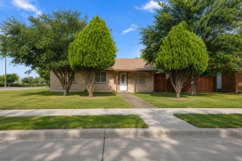13105 Blossomheath Lane, Dallas, TX, 75240 | Card Image