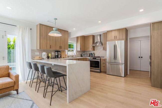 5737 Allott Ave, House other with 6 bedrooms, 6 bathrooms and 2 parking in Sherman Oaks CA | Image 32