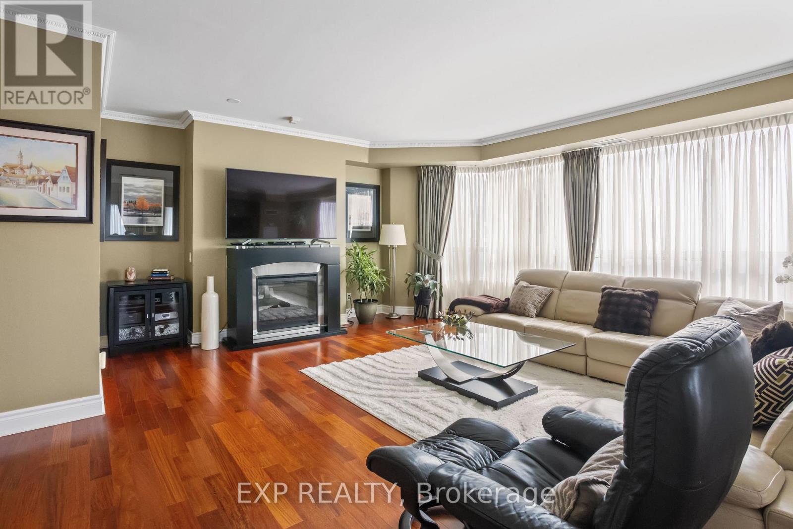 Residential in Mississauga (Hurontario) 5
