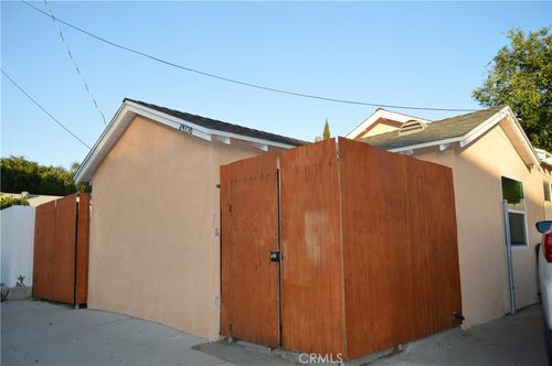 24758 Chestnut St, Newhall, CA, 91321-1718 | Card Image