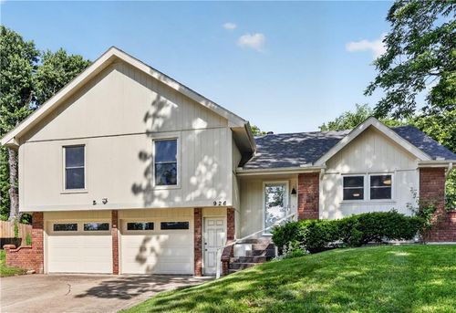 926 Ne 87th Terrace, Kansas City, MO, 64155 | Card Image
