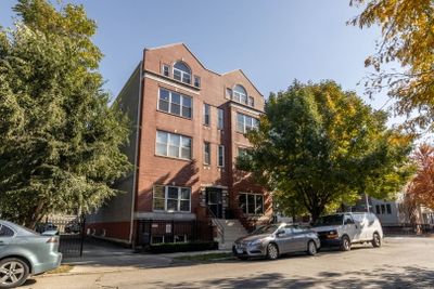 1S - 1931 N Campbell Avenue, Home with 3 bedrooms, 3 bathrooms and 1 parking in CHICAGO IL | Image 1