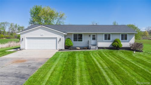 3104 W Baldwin Rd, Grand Blanc, MI, 48439-9323 | Card Image