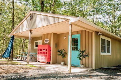 181 Elk Run Rd, Pocono Lake, PA, 18347-7725 | Card Image