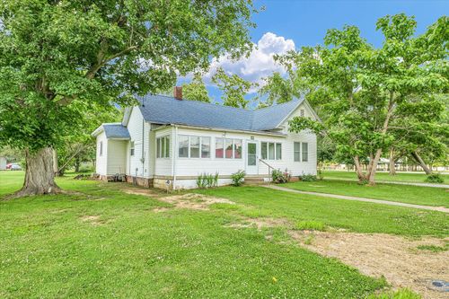 215 E Blevins St, OAKLAND, IL, 61943-7139 | Card Image