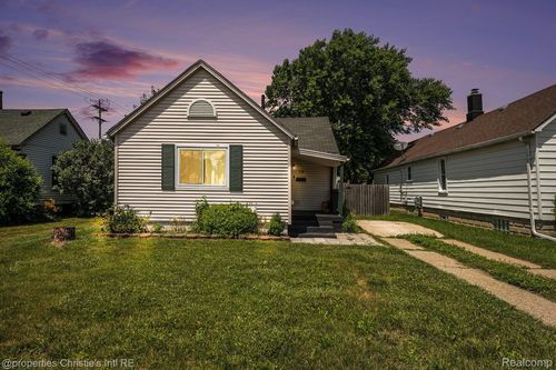 58 Yeamans St, Mount Clemens, MI, 48043-1625 | Card Image