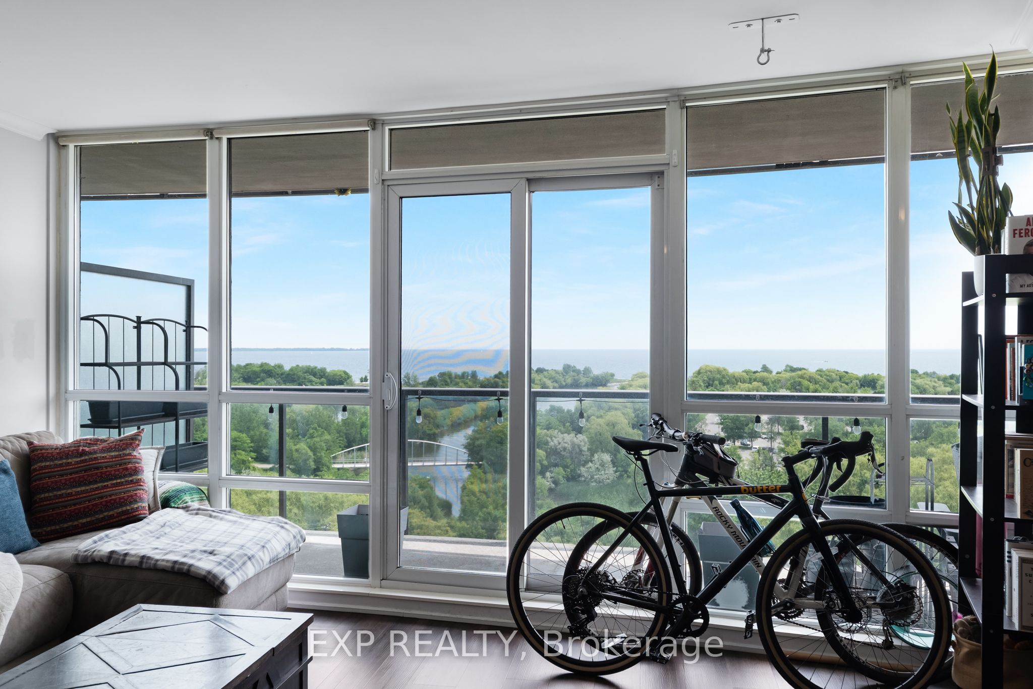 Residential in Toronto W06 5