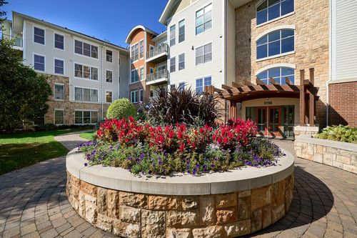 211-3110 N Chestnut St, Chaska, MN, 55318-3073 | Card Image