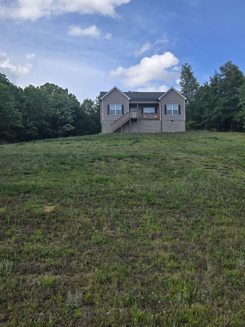 2650 N Hurricane Creek Rd, Mc Ewen, TN, 37101-4466 | Card Image