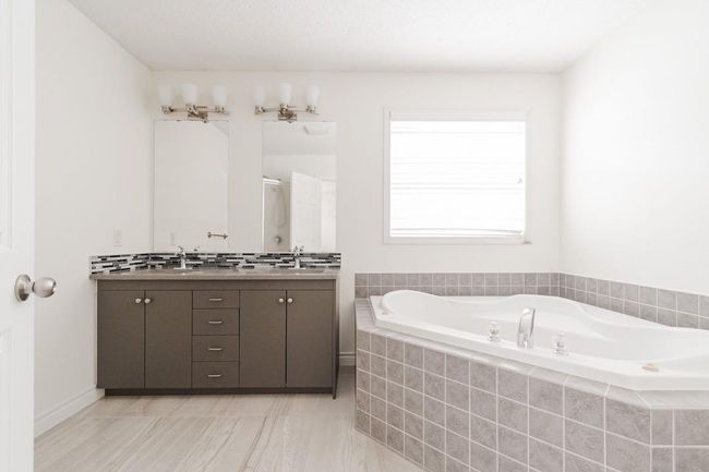 129 Lightbown Way, House other with 4 bedrooms, 3 bathrooms and 3 parking in Fort Mcmurray AB | Image 15