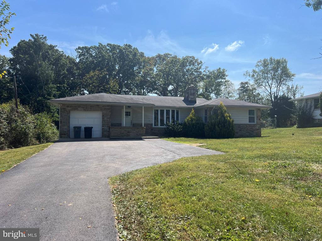 Woodcliff Ave, Baltimore, MD 21228