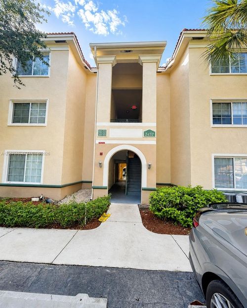 203-2457 Centergate Dr, Miramar, FL, 33025-7226 | Card Image