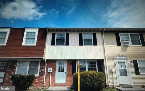 1050 Filbert St, STEPHENS CITY, VA, 22655-2614 | Card Image
