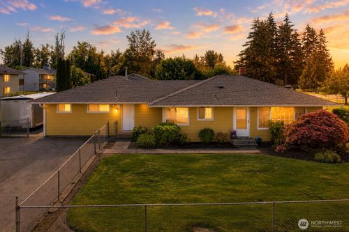 426 4th Ave Se, Pacific, WA, 98047-1424 | Card Image