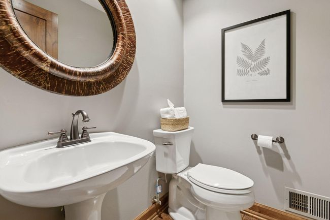 1405 W Farm Rd, House other with 5 bedrooms, 5 bathrooms and null parking in Chaska MN | Image 38