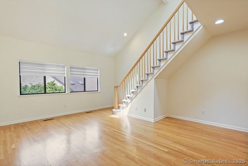 21hh-2435 Bedford St, Stamford, CT, 06905-3976 | Card Image