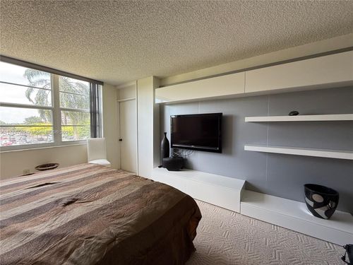 apt-308-1300 Saint Charles Pl, Pembroke Pines, FL, 33026-3301 | Card Image