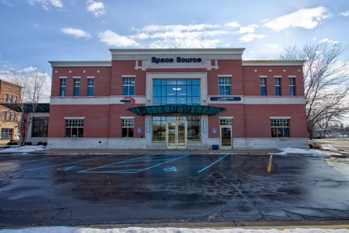 b-240 E 8th St, Holland, MI, 49423-3579 | Card Image