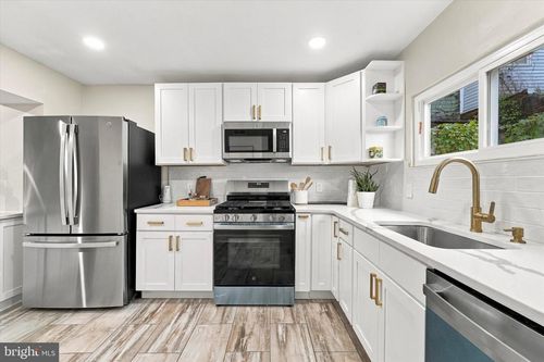 2057 N 9th St, PHILADELPHIA, PA, 19122-1305 | Card Image