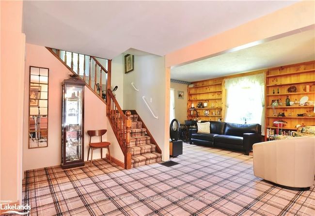 9717 Highway 118, House other with 2 bedrooms, 2 bathrooms and 8 parking in Algonquin Highlands ON | Image 12