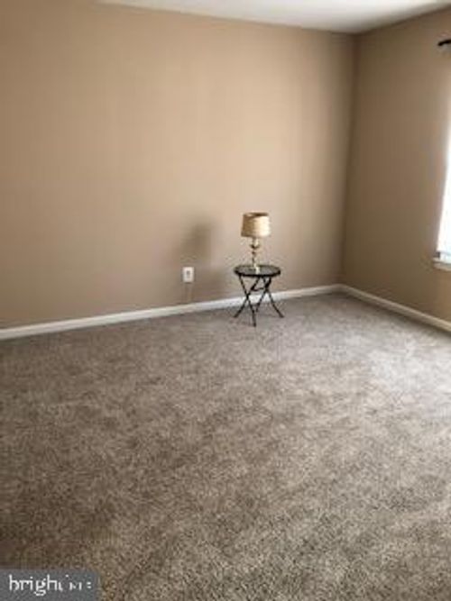 72 Shannon Dr, NORTH WALES, PA, 19454-4031 | Card Image