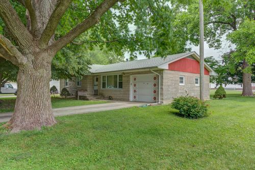 220 N Indiana St, Atwood, IL, 61913-7234 | Card Image