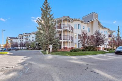 207 - 9 Country Village Bay Ne, Condo with 2 bedrooms, 2 bathrooms and 1 parking in Calgary AB | Image 3