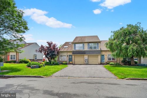 520 Wild Mint Ln, Allentown, PA, 18104-8409 | Card Image