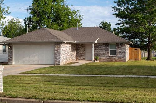 730 Holly St, Perry, OK, 73077-4241 | Card Image