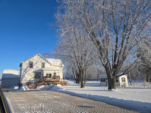 9014 North Ave, Cleveland, WI, 53015-1247 | Card Image