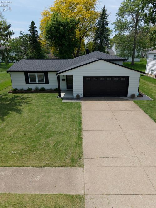 323 Portland Dr, Huron, OH, 44839-1559 | Card Image