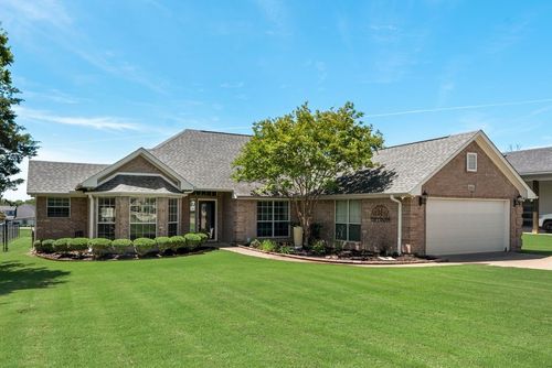 114 Crockett Dr, Gainesville, TX, 76240-9137 | Card Image