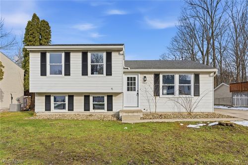 1065 Shadowlawn Dr, Ravenna, OH, 44266-3605 | Card Image