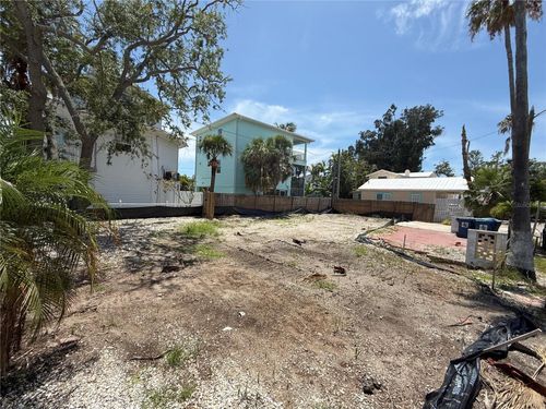 8586 E Bay Dr, TREASURE ISLAND, FL, 33706-3328 | Card Image