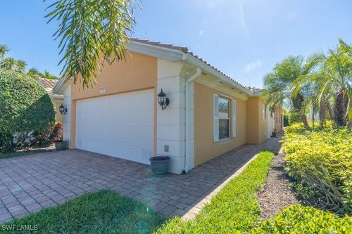 7520 Firenze Ln, NAPLES, FL, 34114-2657 | Card Image