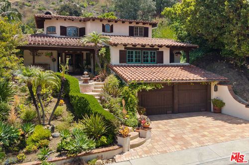 16795 Monte Hermoso Dr, Pacific Palisades, CA, 90272-1909 | Card Image