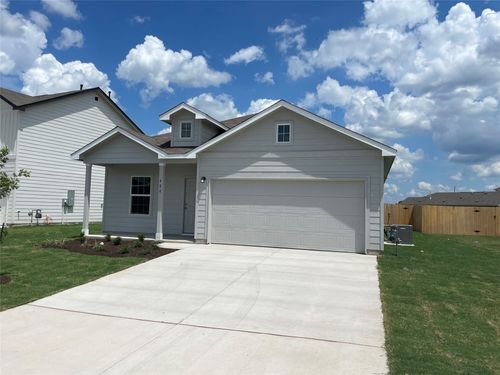 428 Halfmoon Dr, Lockhart, TX, 78644-3868 | Card Image