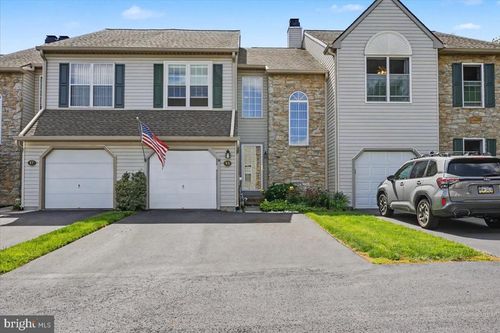 15 Essex Ct, Norristown, PA, 19403-1065 | Card Image