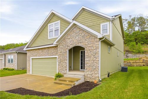 6809 Praire Ln, Parkville, MO, 64152-8752 | Card Image