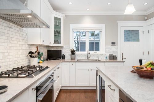 1421 Gordon Ave, West Vancouver, BC, V7T1R5 | Card Image
