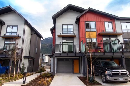 38070 Helm Way, Squamish, BC, V8B1E6 | Card Image