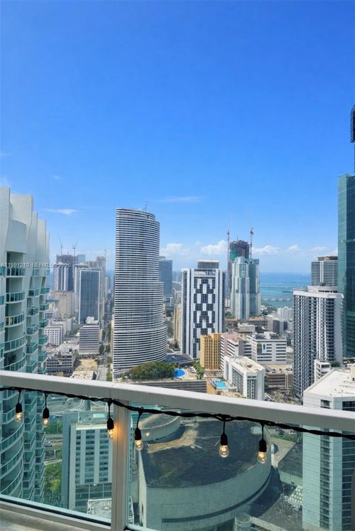 2305-41 Se 5th St, Miami, FL, 33131-2550 | Card Image