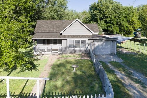 124 N Gould St, Tonganoxie, KS, 66086-9503 | Card Image