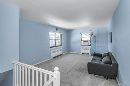 423a2-219-57 74th Ave, Oakland Gardens, NY, 11364-3031 | Card Image