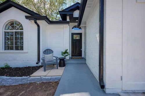 5805 Teri Rd, Austin, TX, 78744-4039 | Card Image