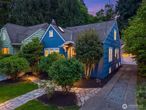 1945 Boyer Ave E, Seattle, WA, 98112-2923 | Card Image