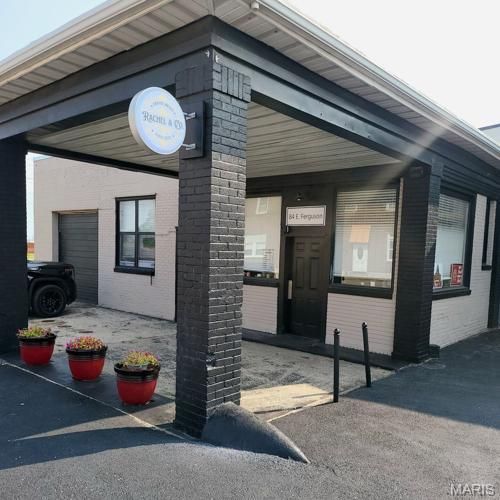 84 E Ferguson Ave, Wood River, IL, 62095-1904 | Card Image