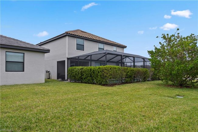 View of yard with glass enclosure | Image 38